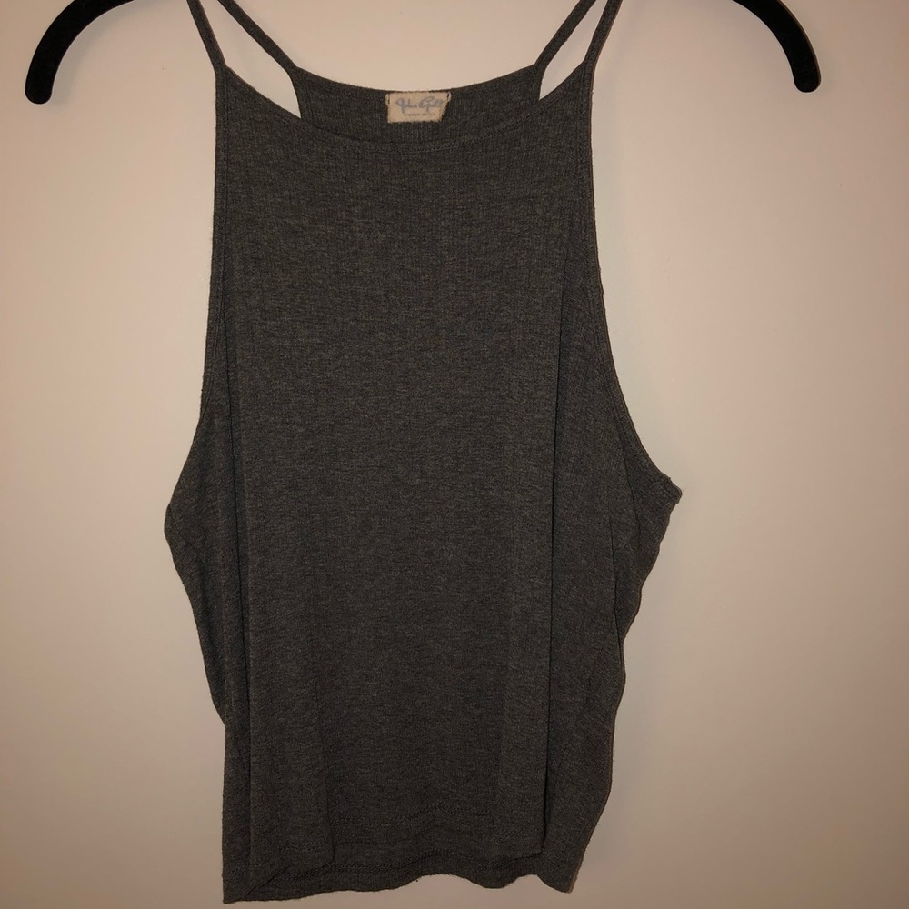 gray tank top